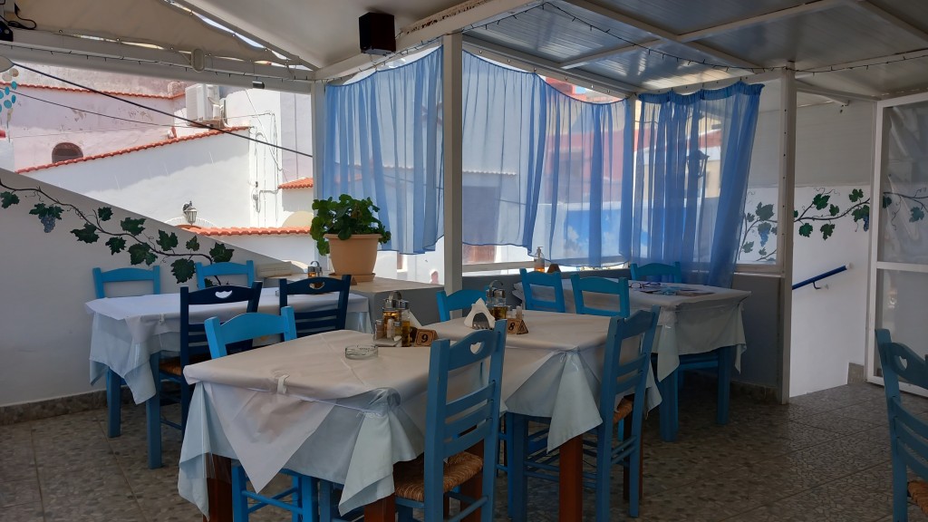 Random shot inside Taverna Zoi, early lunchtime (she's open 12 to 3pm for lunch), Wednesday. I lked the shades of blue, and the food was fab too.