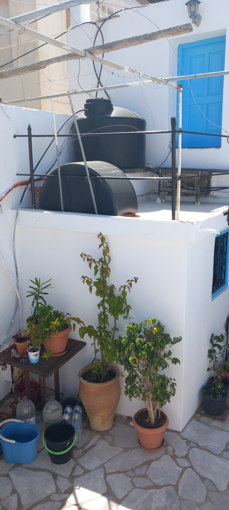 The tank. (The half tank covers the pump to keep it safe from teh weather.)